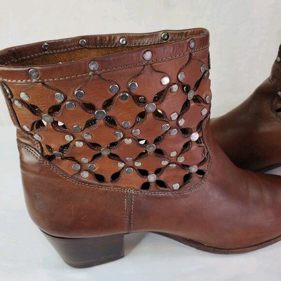 Frye Women Size 10 B Brown Leather Courtney Studded Ankle Boots 71067 Bootie - Picture 8 of 10
